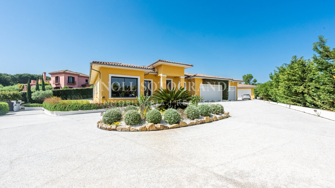 American-style open-plan layout Bungalow in Sotogrande Alto for sale