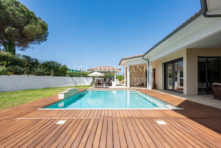 American-style open-plan layout Bungalow in Sotogrande Alto for sale