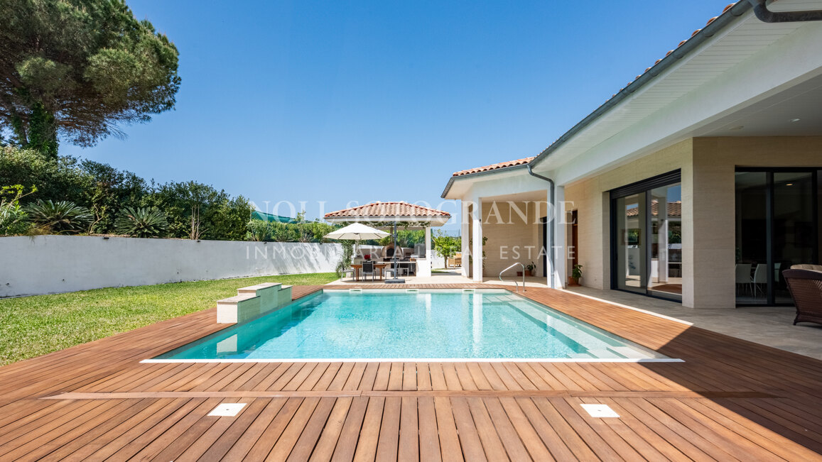 American-style open-plan layout Bungalow in Sotogrande Alto for sale