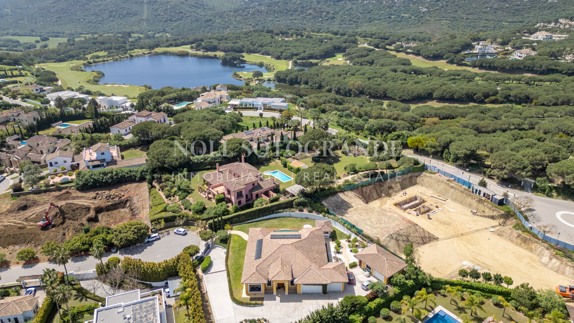 American-style open-plan layout Bungalow in Sotogrande Alto for sale