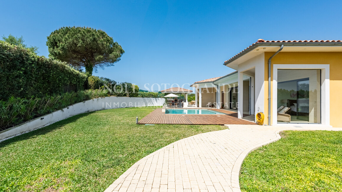 American-style open-plan layout Bungalow in Sotogrande Alto for sale
