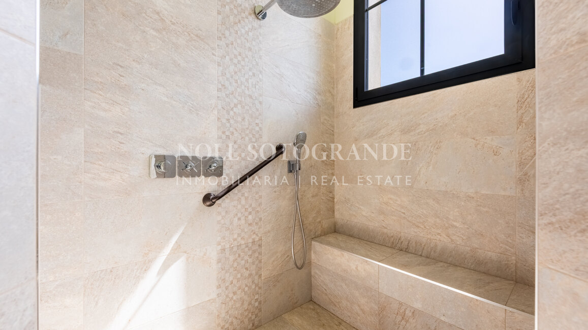 American-style open-plan layout Bungalow in Sotogrande Alto for sale