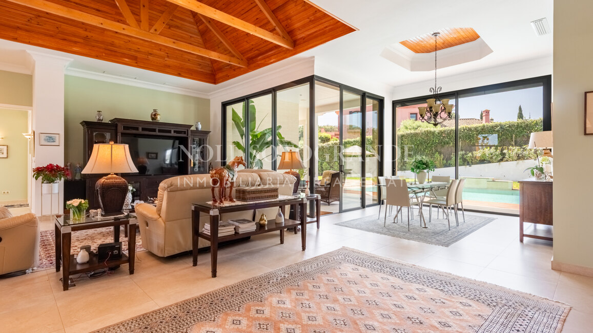 American-style open-plan layout Bungalow in Sotogrande Alto for sale