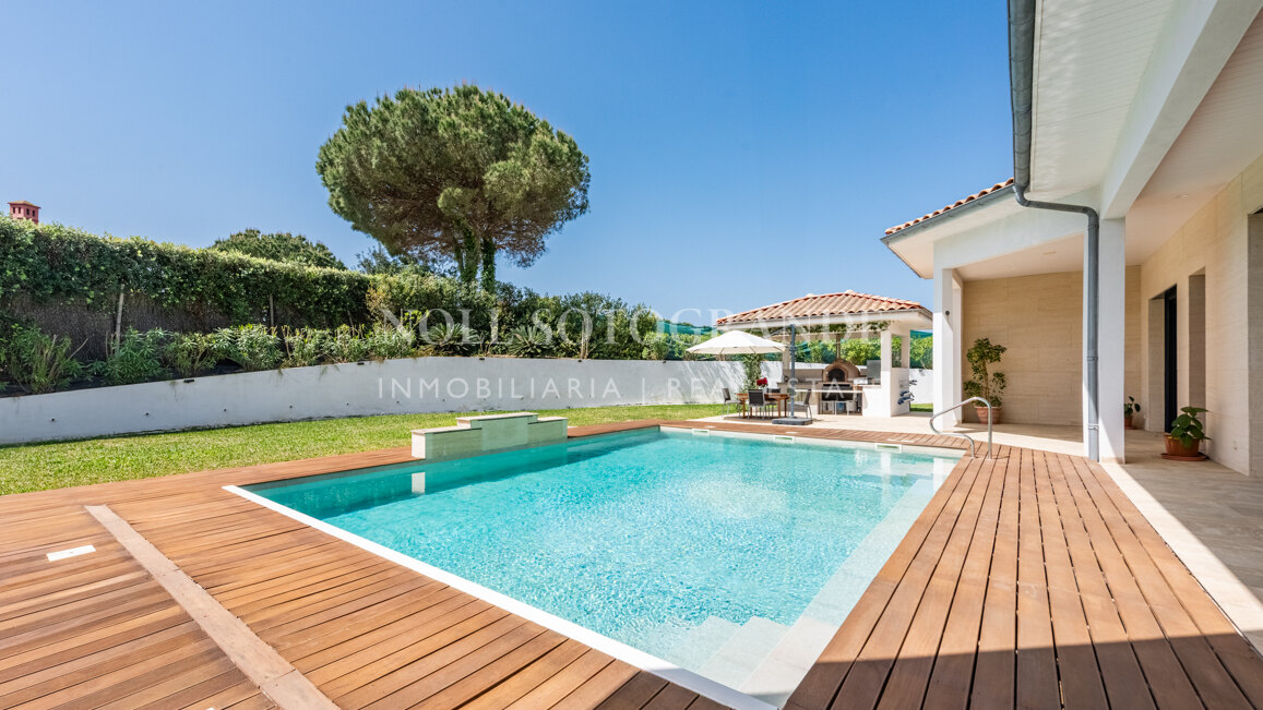 American-style open-plan layout Bungalow in Sotogrande Alto for sale