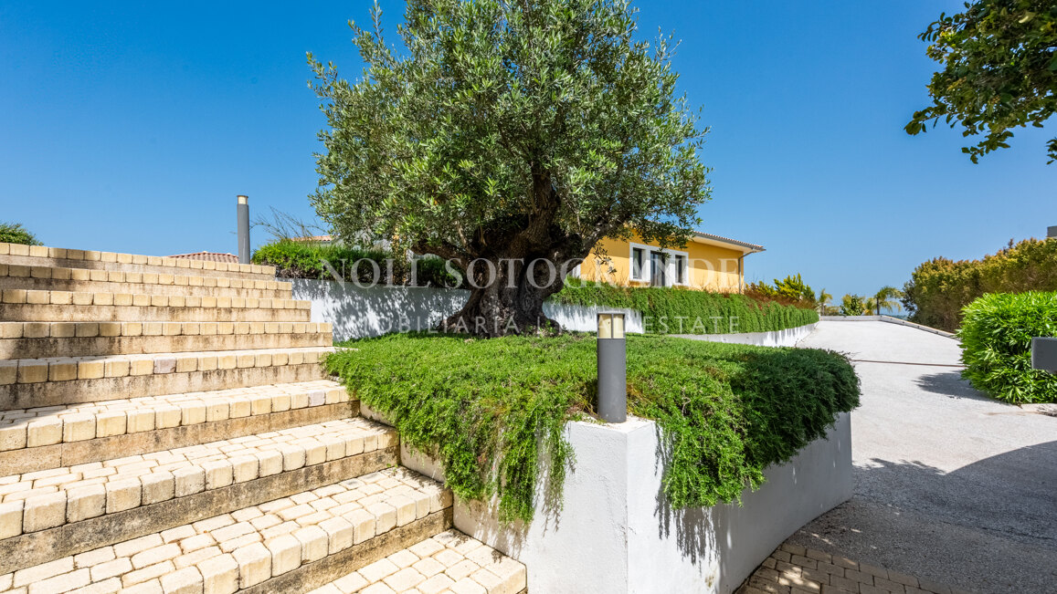 American-style open-plan layout Bungalow in Sotogrande Alto for sale