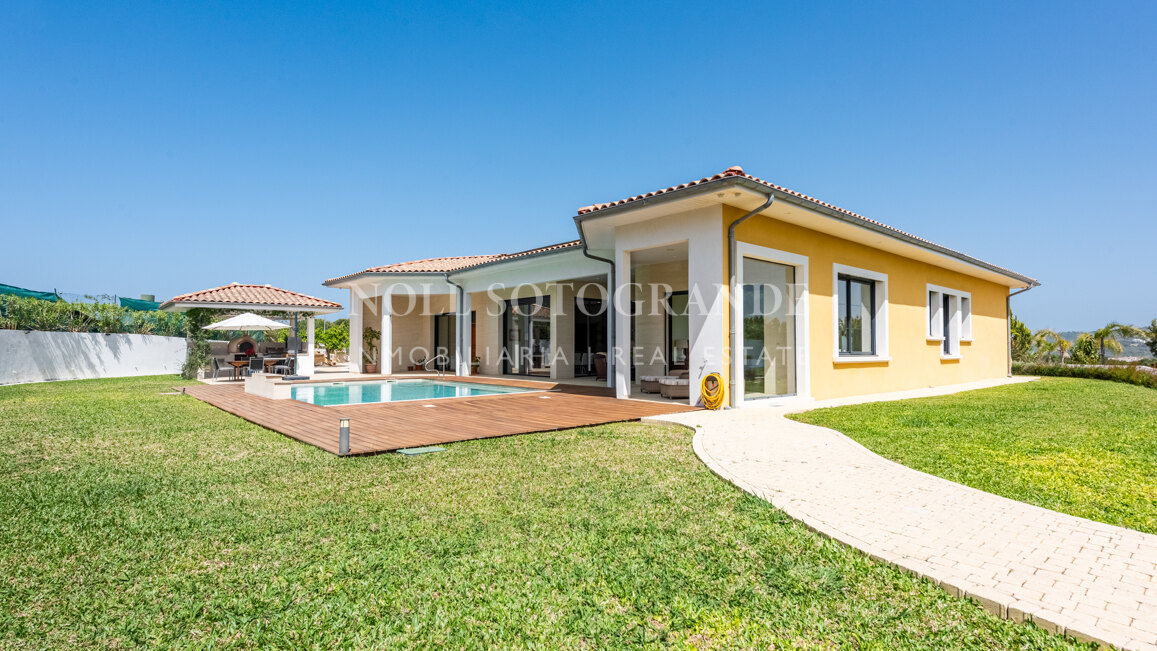 American-style open-plan layout Bungalow in Sotogrande Alto for sale