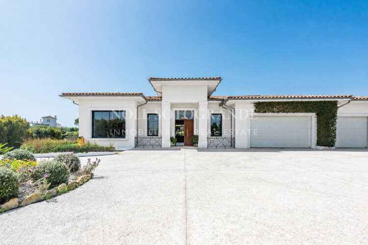 Villa contemporánea en venta en Sotogrande Alto Cerca de SIS