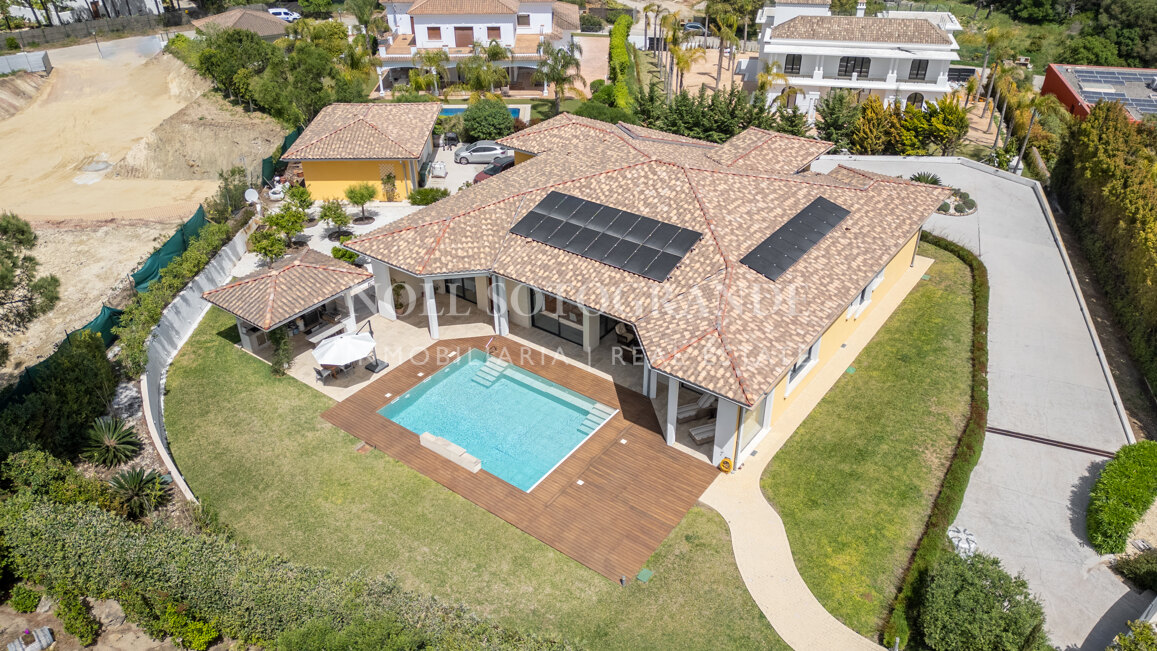 American-style open-plan layout Bungalow in Sotogrande Alto for sale