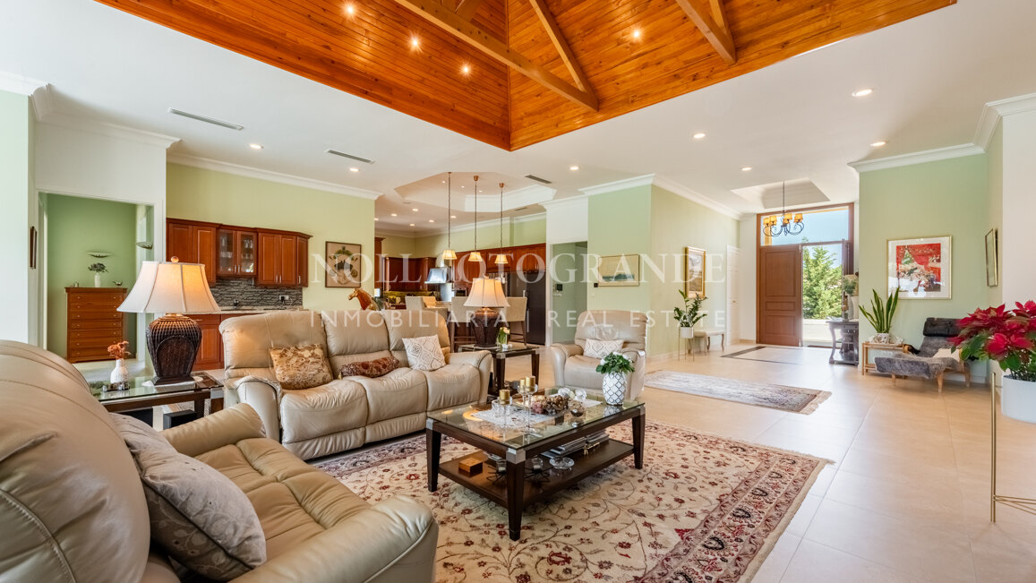 American-style open-plan layout Bungalow in Sotogrande Alto for sale