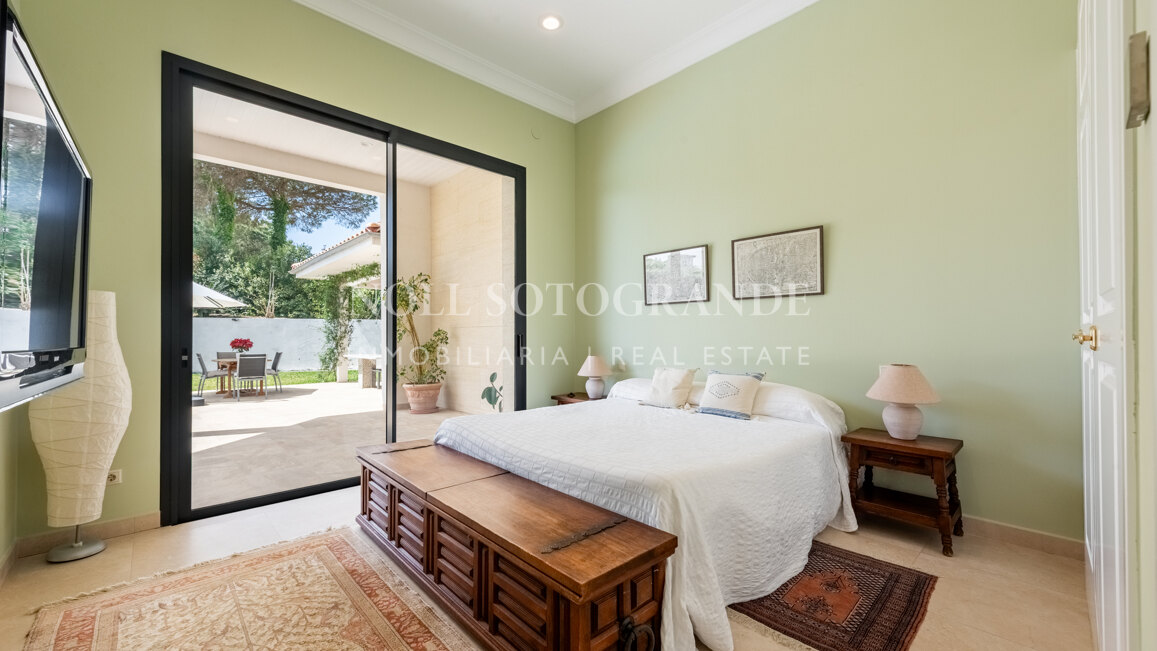 American-style open-plan layout Bungalow in Sotogrande Alto for sale