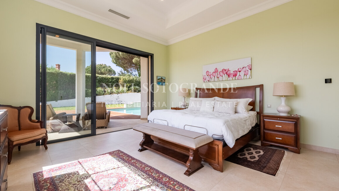 American-style open-plan layout Bungalow in Sotogrande Alto for sale
