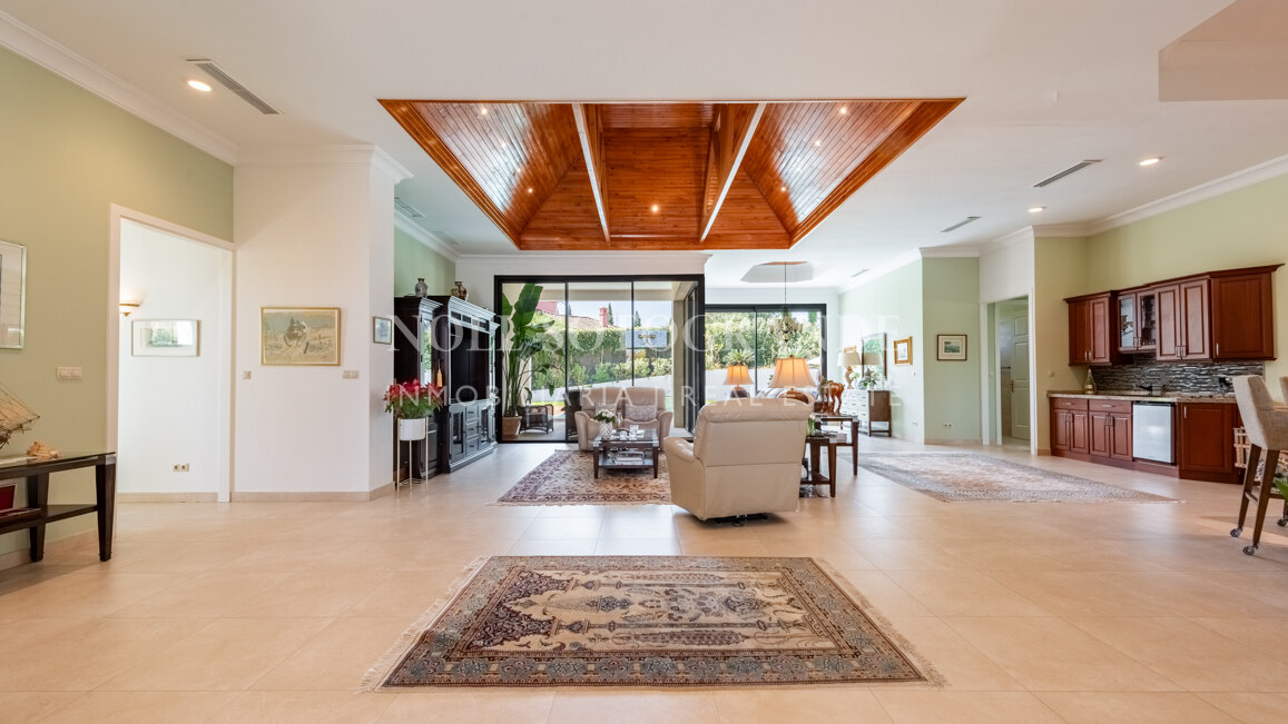 American-style open-plan layout Bungalow in Sotogrande Alto for sale