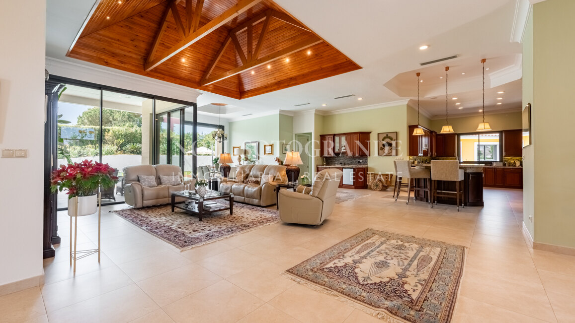 American-style open-plan layout Bungalow in Sotogrande Alto for sale