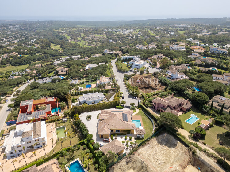 American-style open-plan layout Bungalow in Sotogrande Alto for sale