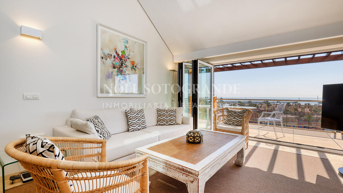 Ático de 2 dormitorios en Ribera del Marlin para larga temporada