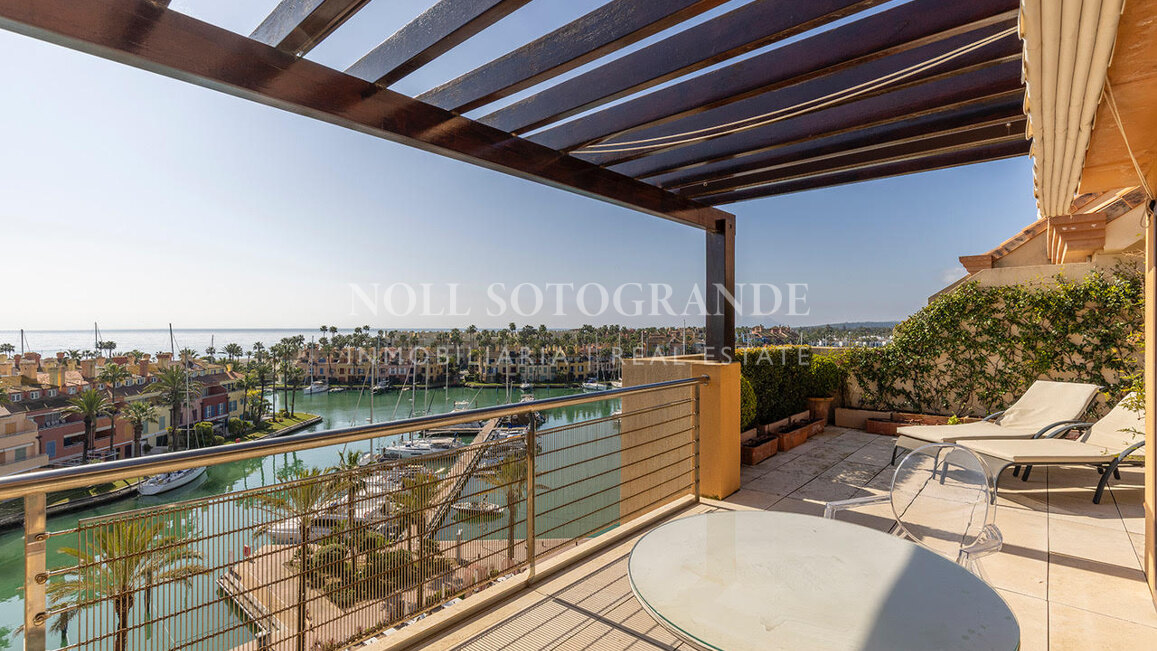 Ático de 2 dormitorios en Ribera del Marlin para larga temporada