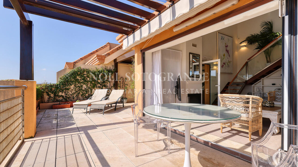 Ático de 2 dormitorios en Ribera del Marlin para larga temporada