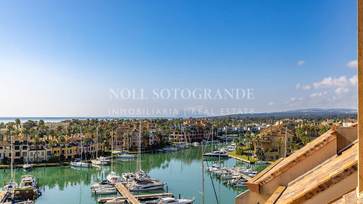 Ático de 2 dormitorios en Ribera del Marlin para larga temporada