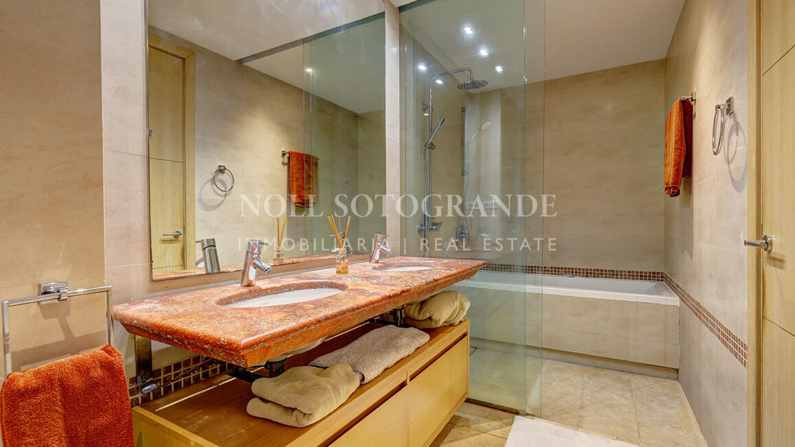 Ático de 2 dormitorios en Ribera del Marlin para larga temporada