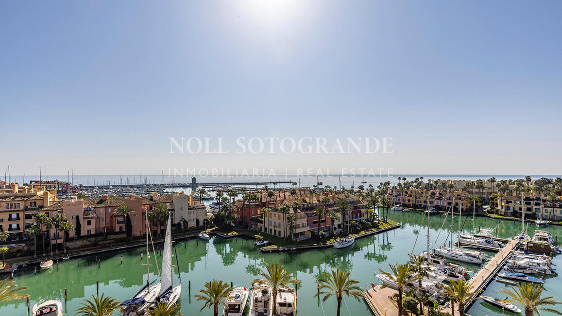 Ático de 2 dormitorios en Ribera del Marlin para larga temporada