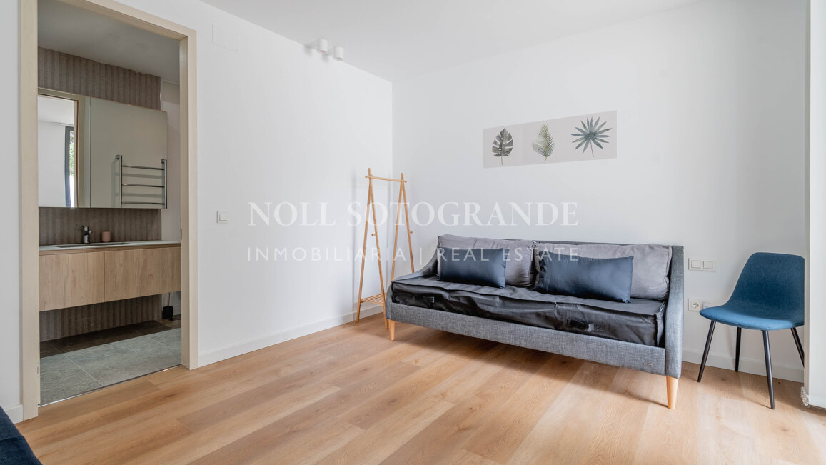 Villa moderna de 5 dormitorios en Sotogrande Costa con piscina disponible para alquiler vacacional