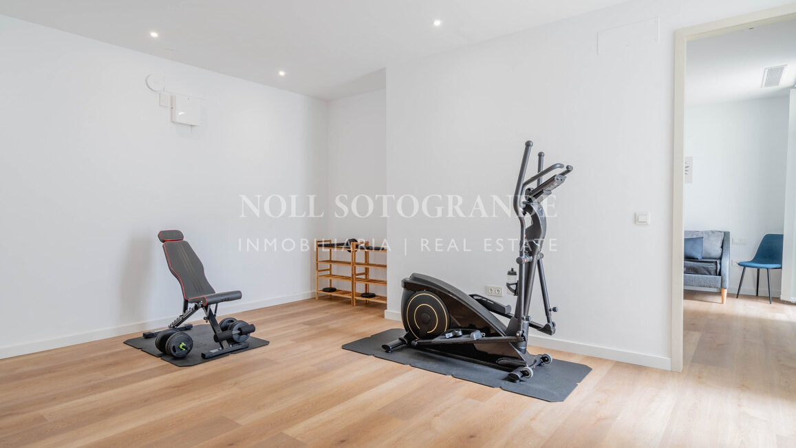 Villa moderna de 5 dormitorios en Sotogrande Costa con piscina disponible para alquiler vacacional