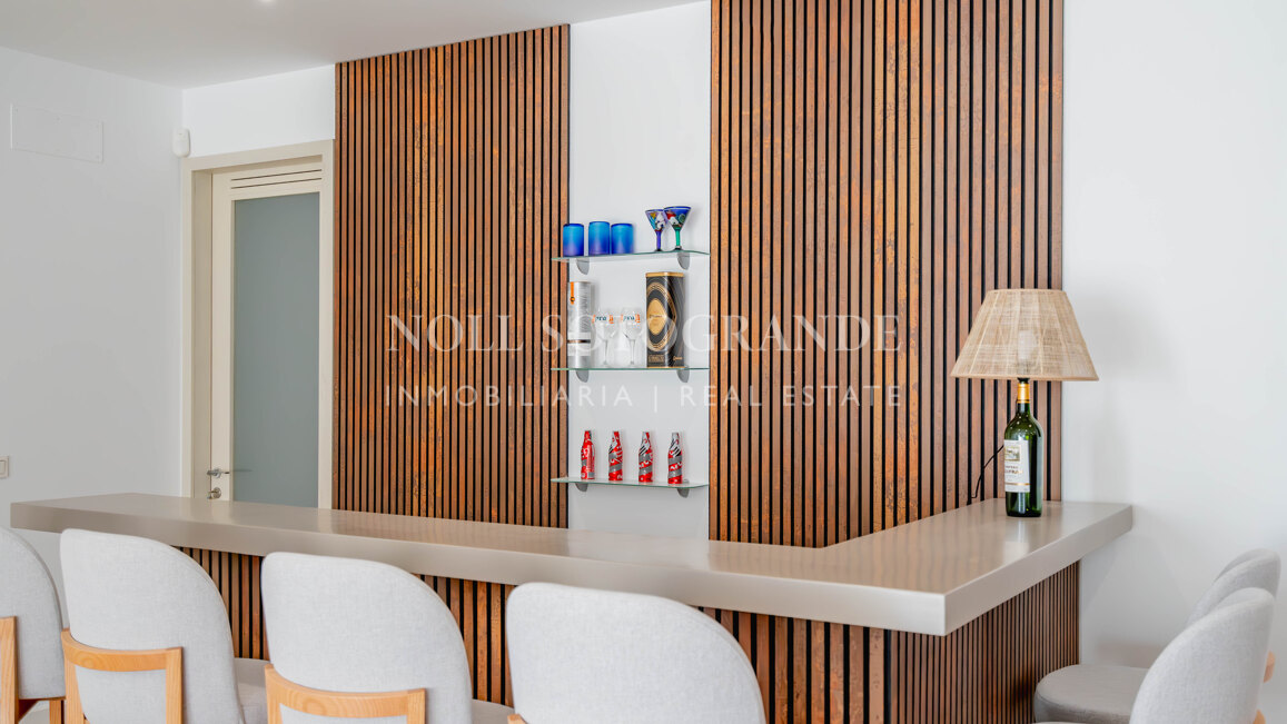 Villa moderna de 5 dormitorios en Sotogrande Costa con piscina disponible para alquiler vacacional