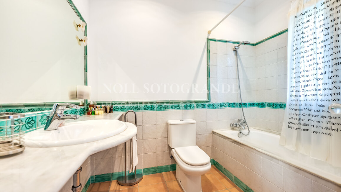 Andalusische Villa in Zone F, Sotogrande Alto, nahe Valderrama