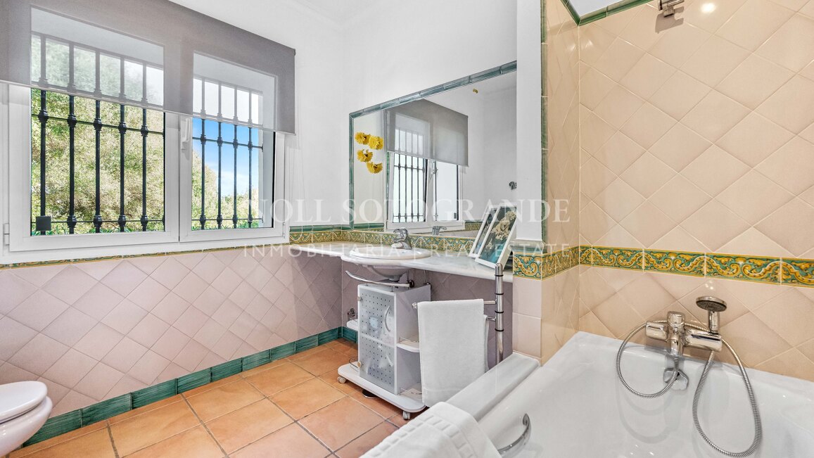 Andalusische Villa in Zone F, Sotogrande Alto, nahe Valderrama