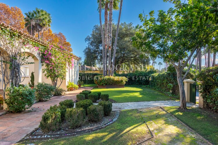 Charming bungalow for sale in the heart of Sotogrande