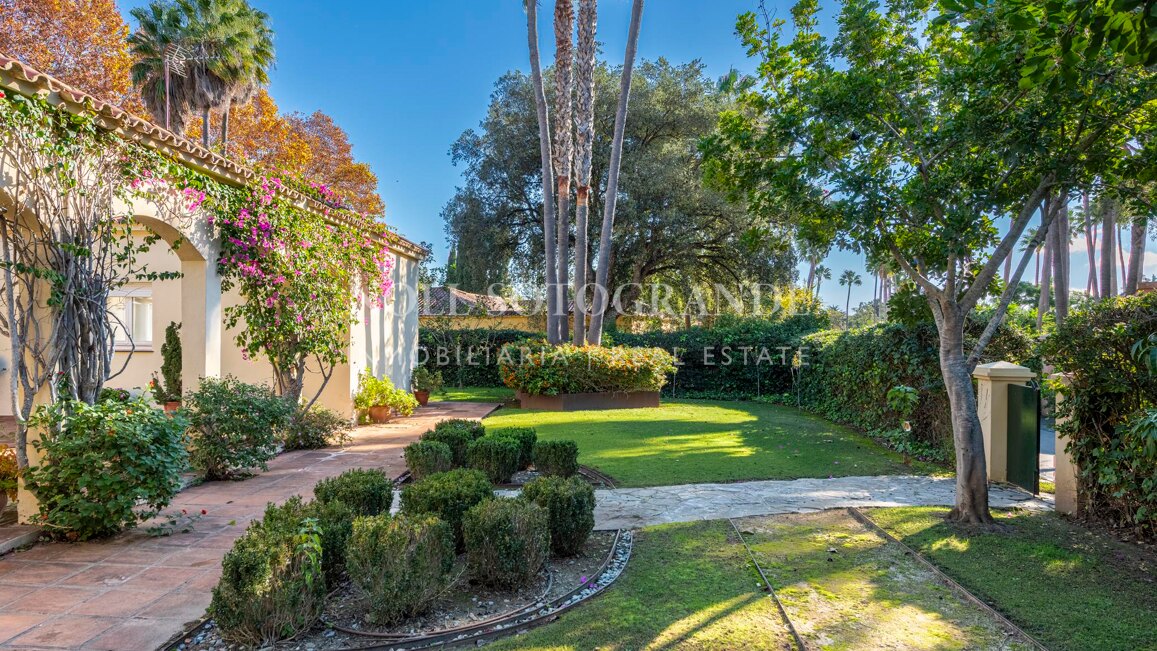 Charming bungalow for sale in the heart of Sotogrande