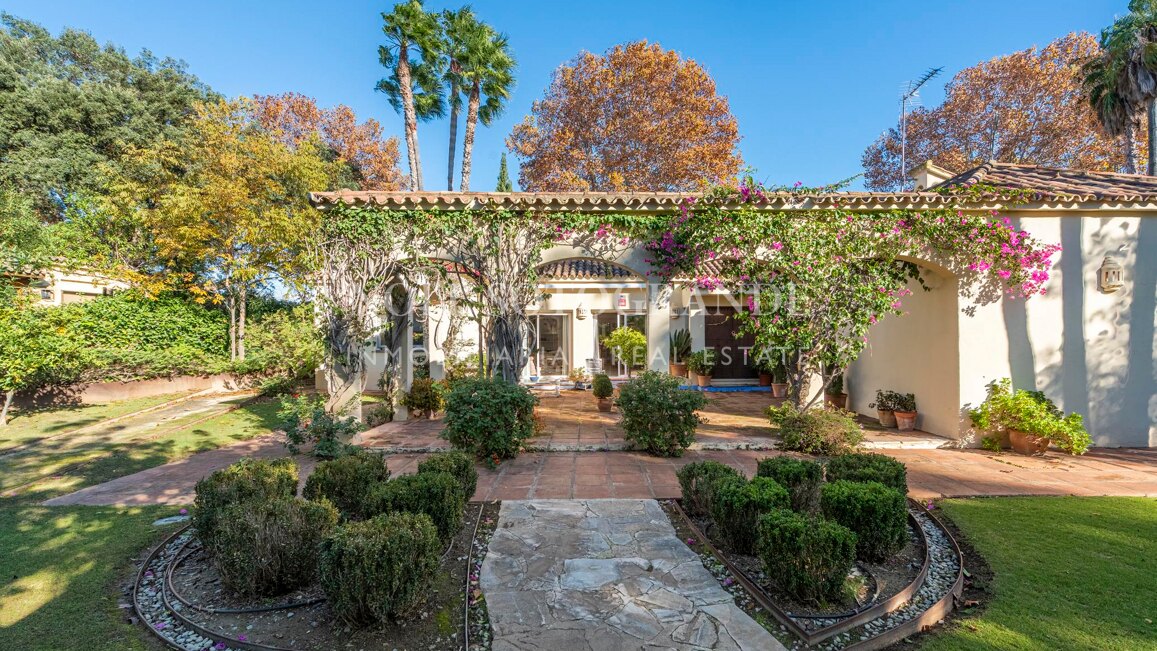 Charming bungalow for sale in the heart of Sotogrande