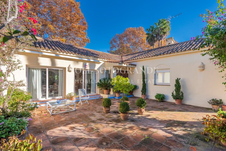 Charming bungalow for sale in the heart of Sotogrande