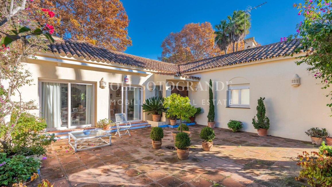 Charming bungalow for sale in the heart of Sotogrande