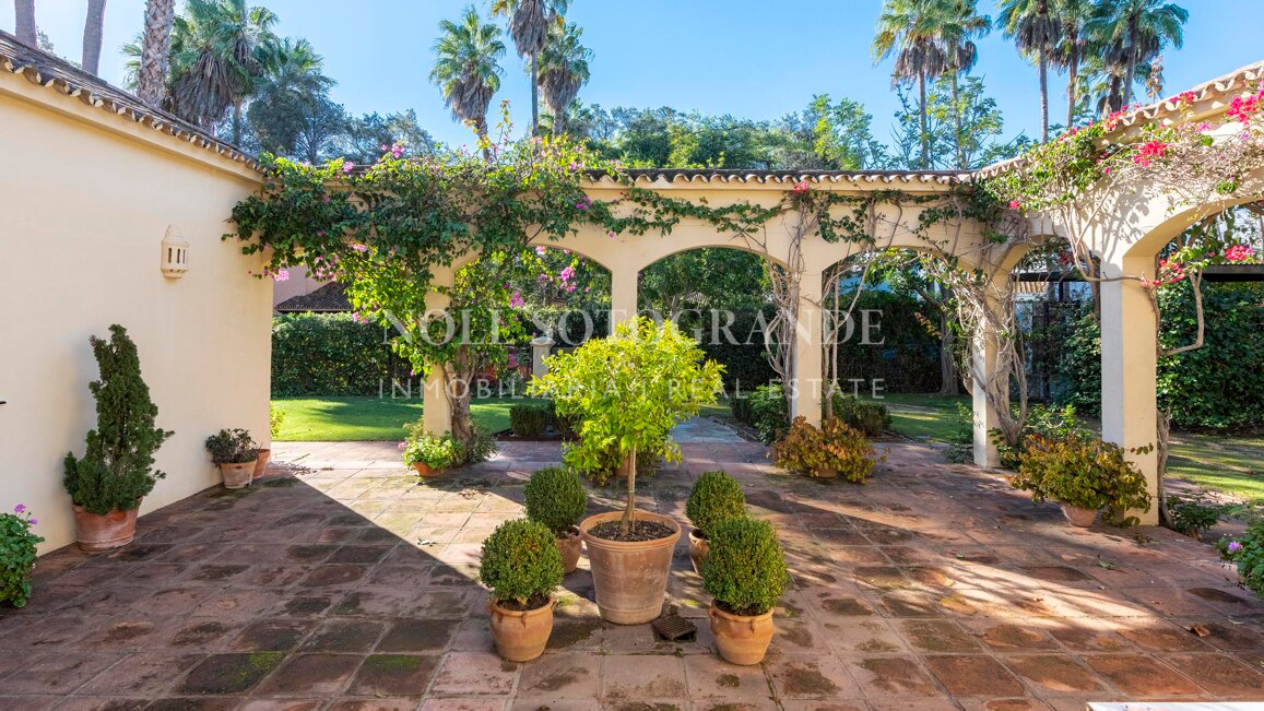 Charming bungalow for sale in the heart of Sotogrande