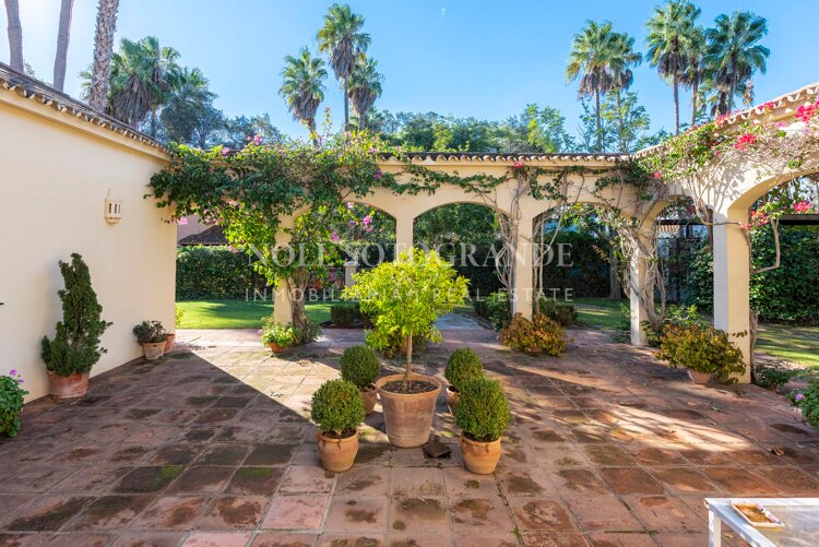 Charming bungalow for sale in the heart of Sotogrande