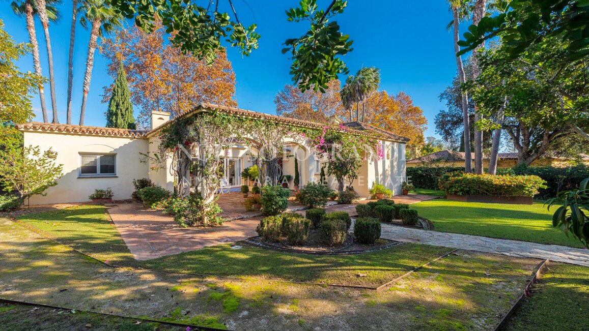 Charming bungalow for sale in the heart of Sotogrande