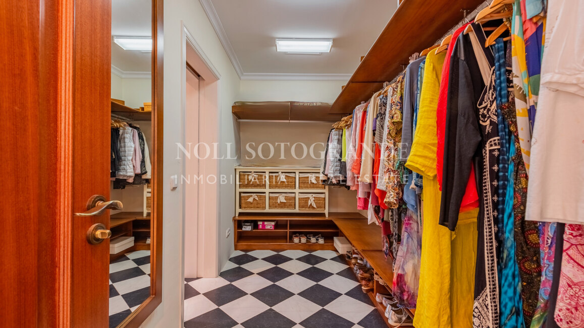 Charming Family Villa with Spectacular Panoramic Views – Sotogrande Alto