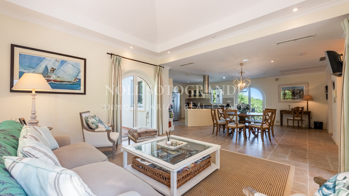 Charming Family Villa with Spectacular Panoramic Views – Sotogrande Alto