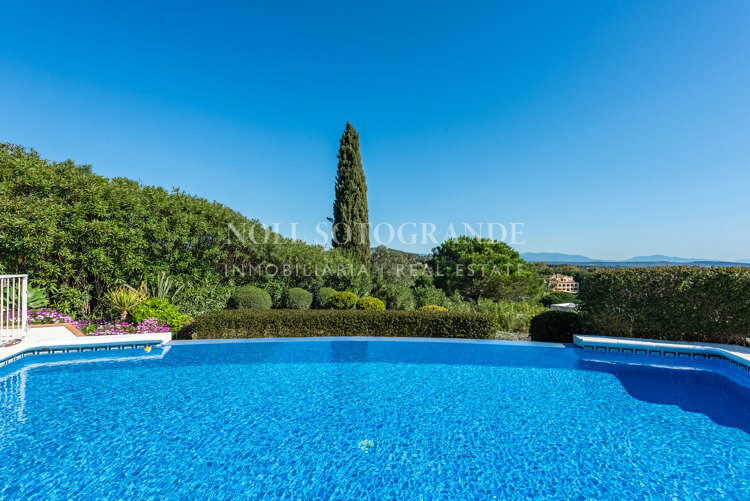 Charming Family Villa with Spectacular Panoramic Views – Sotogrande Alto