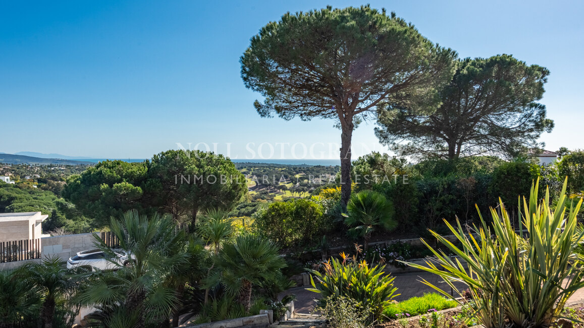 Charming Family Villa with Spectacular Panoramic Views – Sotogrande Alto