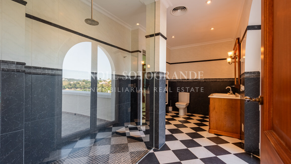 Charming Family Villa with Spectacular Panoramic Views – Sotogrande Alto