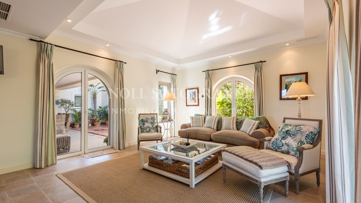 Charming Family Villa with Spectacular Panoramic Views – Sotogrande Alto