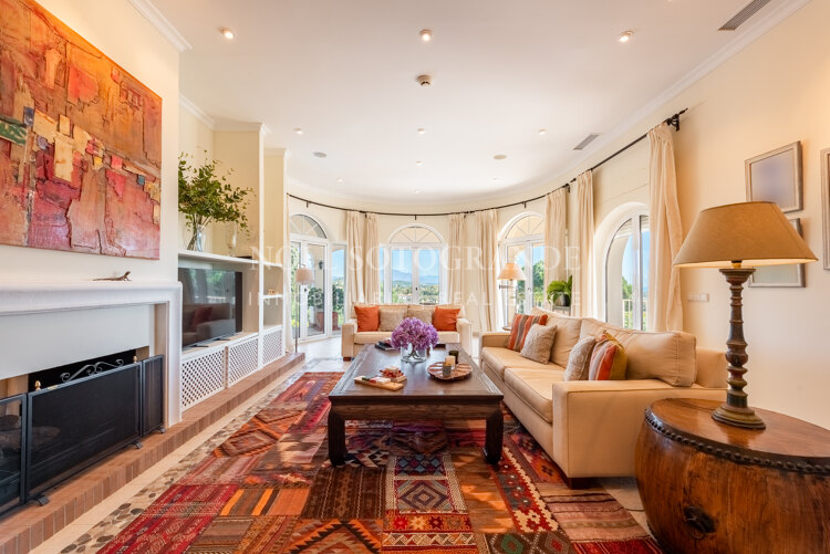 Charming traditional family Villa with Spectacular Panoramic Views – Sotogrande Alto