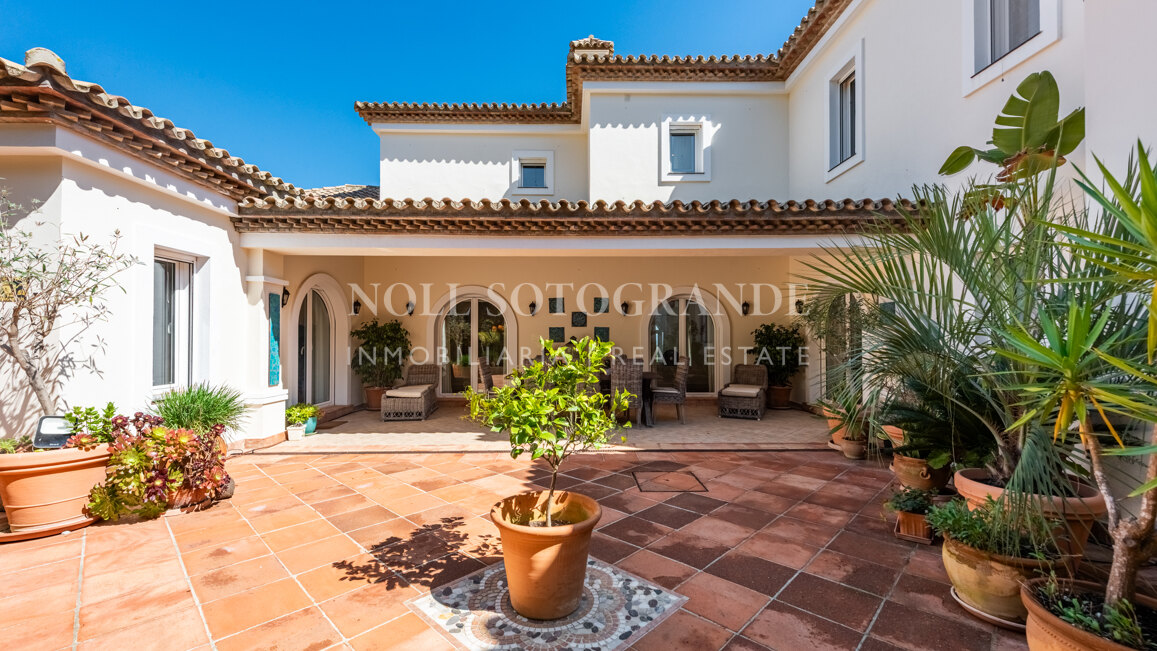 Charming Family Villa with Spectacular Panoramic Views – Sotogrande Alto