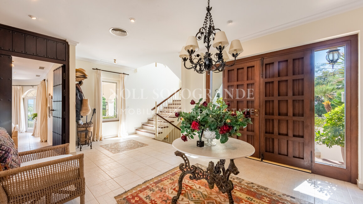 Charming Family Villa with Spectacular Panoramic Views – Sotogrande Alto