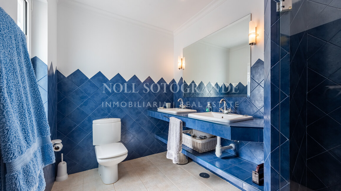 Charming Family Villa with Spectacular Panoramic Views – Sotogrande Alto