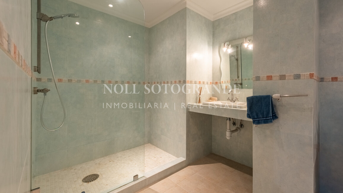 Charming Family Villa with Spectacular Panoramic Views – Sotogrande Alto