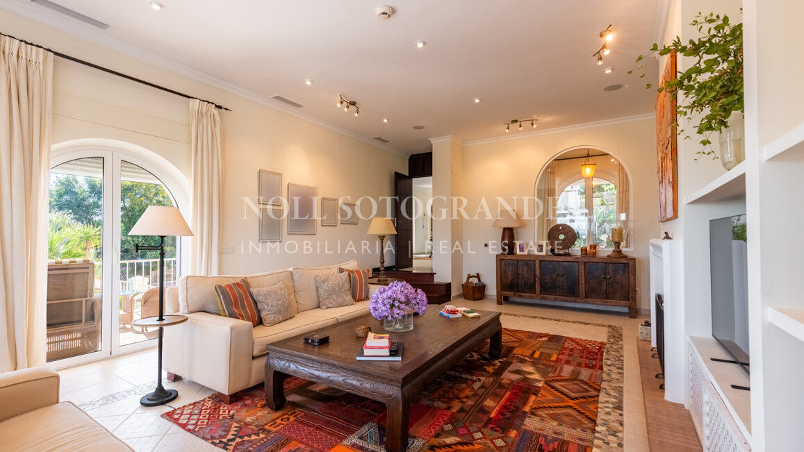 Charming Family Villa with Spectacular Panoramic Views – Sotogrande Alto