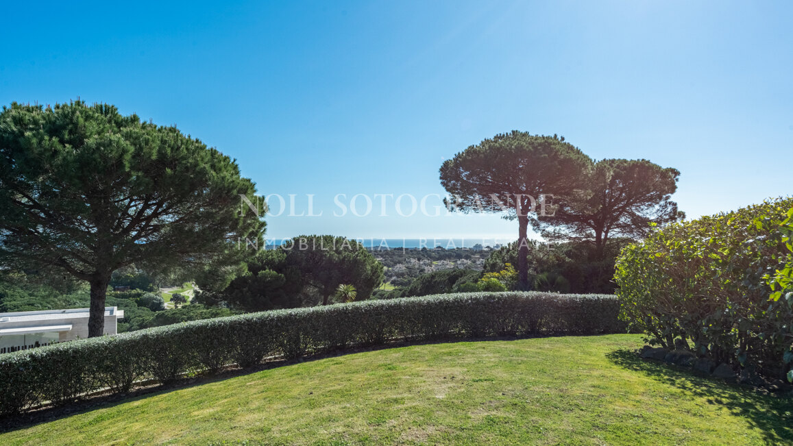 Charming Family Villa with Spectacular Panoramic Views – Sotogrande Alto